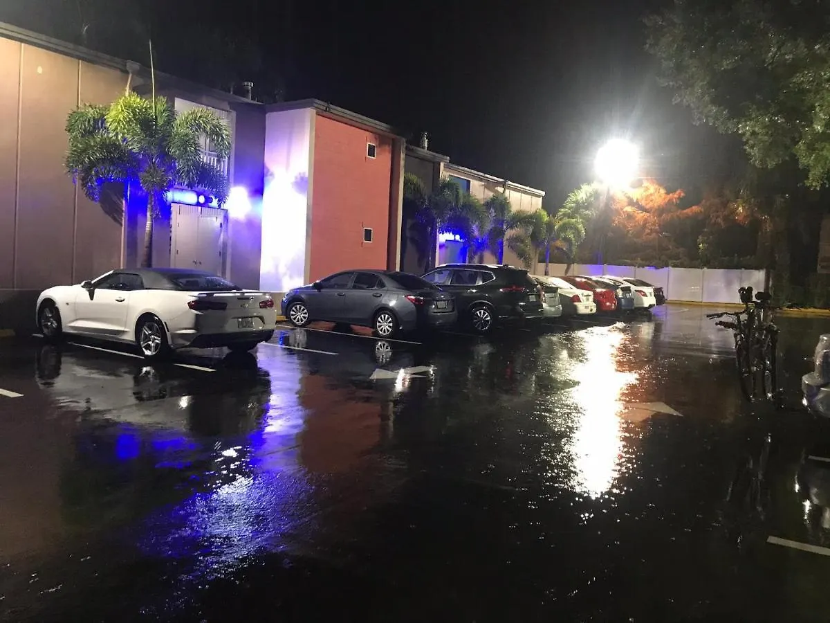 Tropical Inn & Suites, Downtown Clearwater