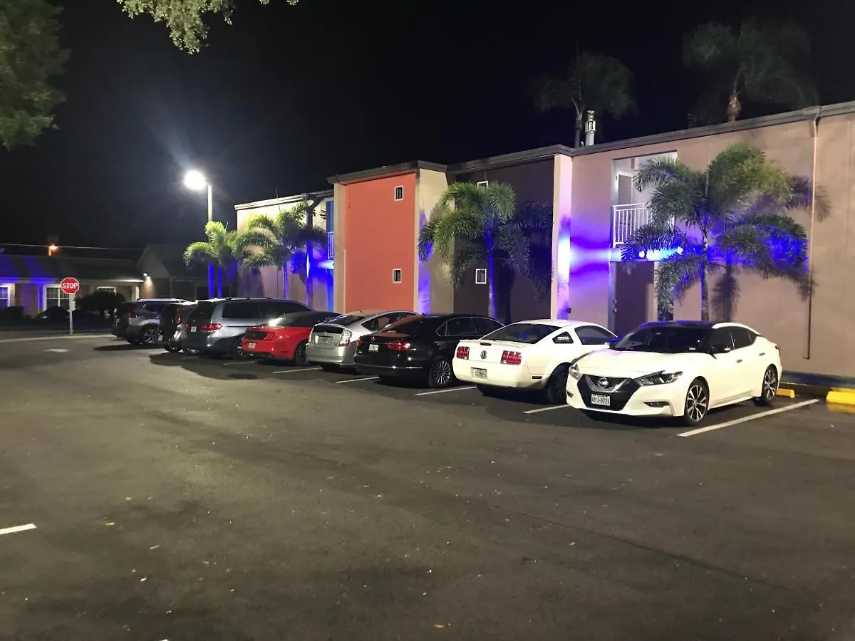 Tropical Inn & Suites, Downtown Clearwater Motel